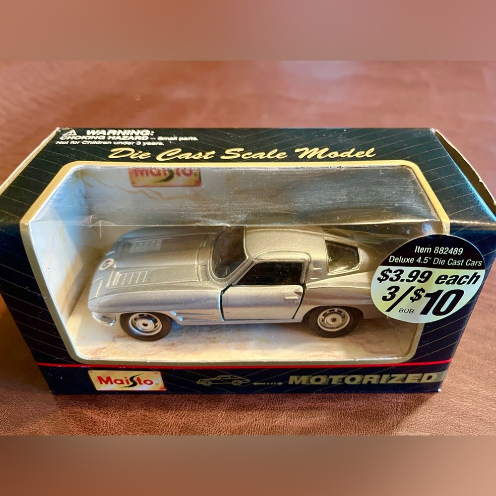 MAISTO Corvette Chevrolet Diecast Car Vintage 1996 SILVER